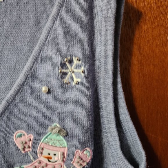 Women's Petite CB Collections Embroidered Snowman Zip Up Sweater Vest - Picture 4 of 9